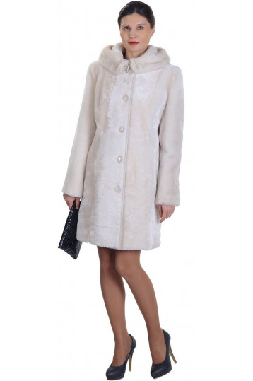 Мутоновая шуба цвета чайной розы с норковым капюшоном